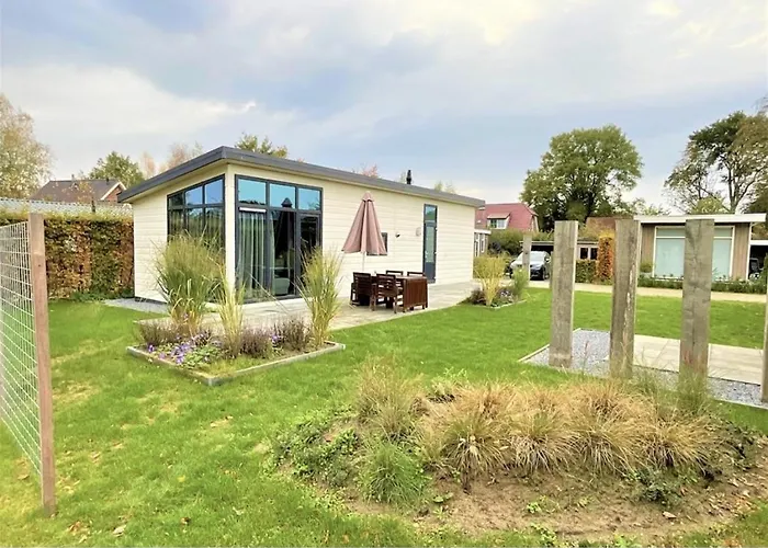 Knus Chalet Heidebloem